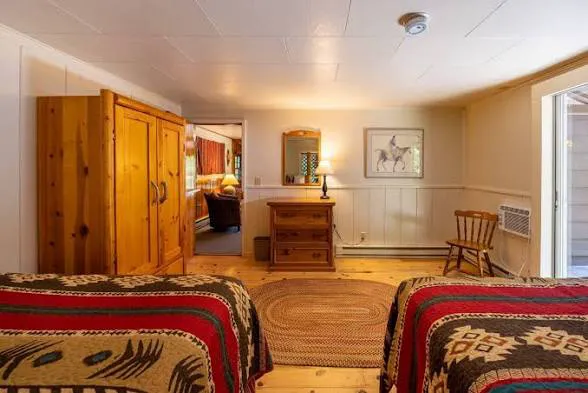 Shared or Private Rooms in Quaint Cabins